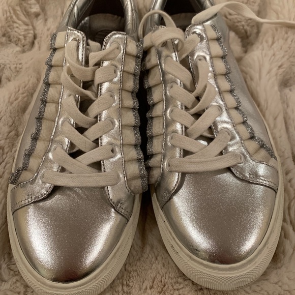Tory Burch Sport Ruffle Metallic Low-Top sneakers! - Picture 1 of 3
